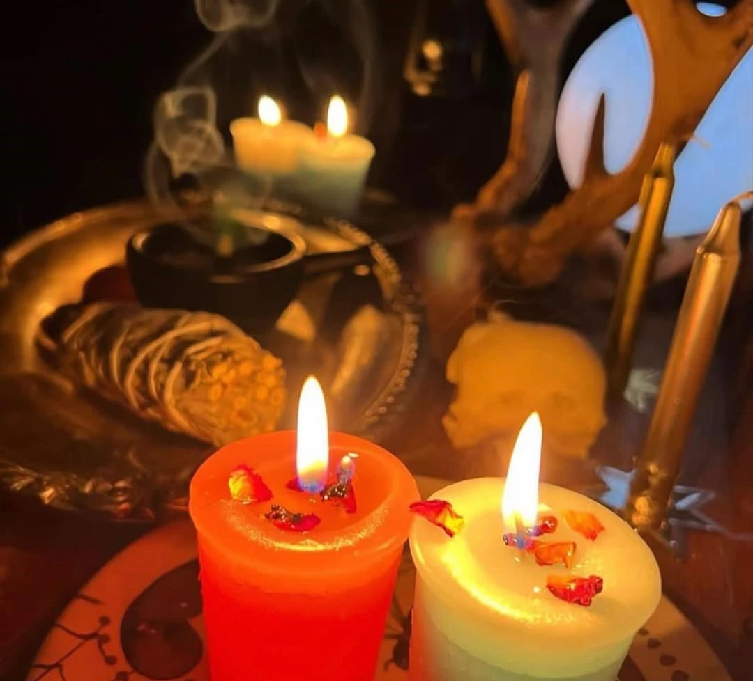 Velas rituales en los inicios del santuario